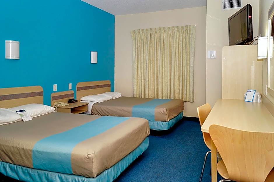 Motel 6 Peterborough