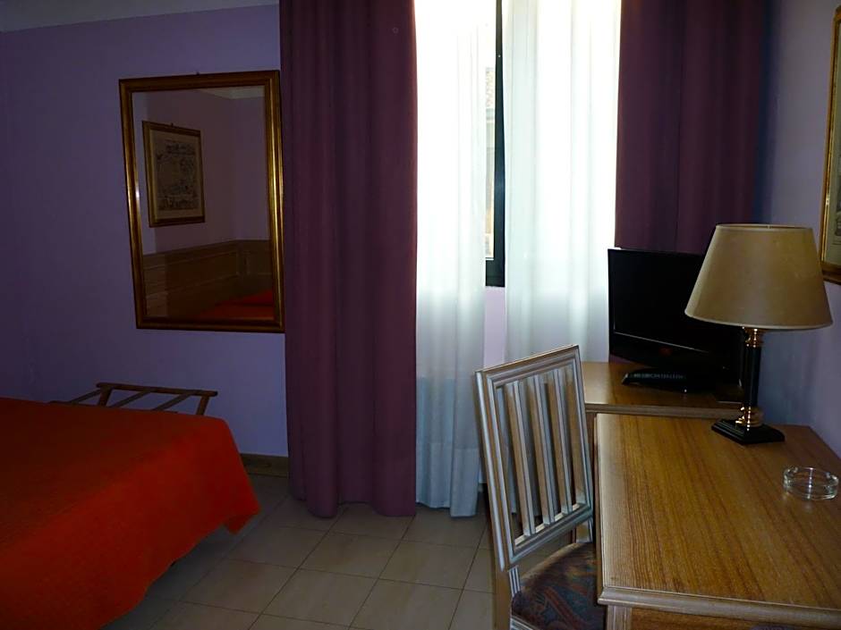 Photo 1 of 6 of Double Room