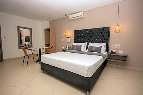 Deluxe Suite with Spa Bath