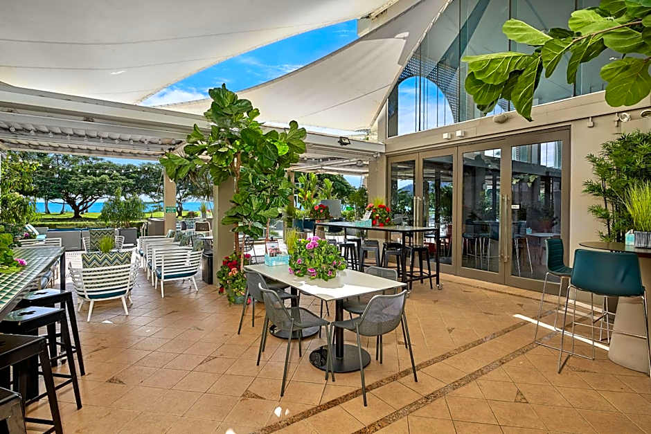 Cairns Harbourside Hotel