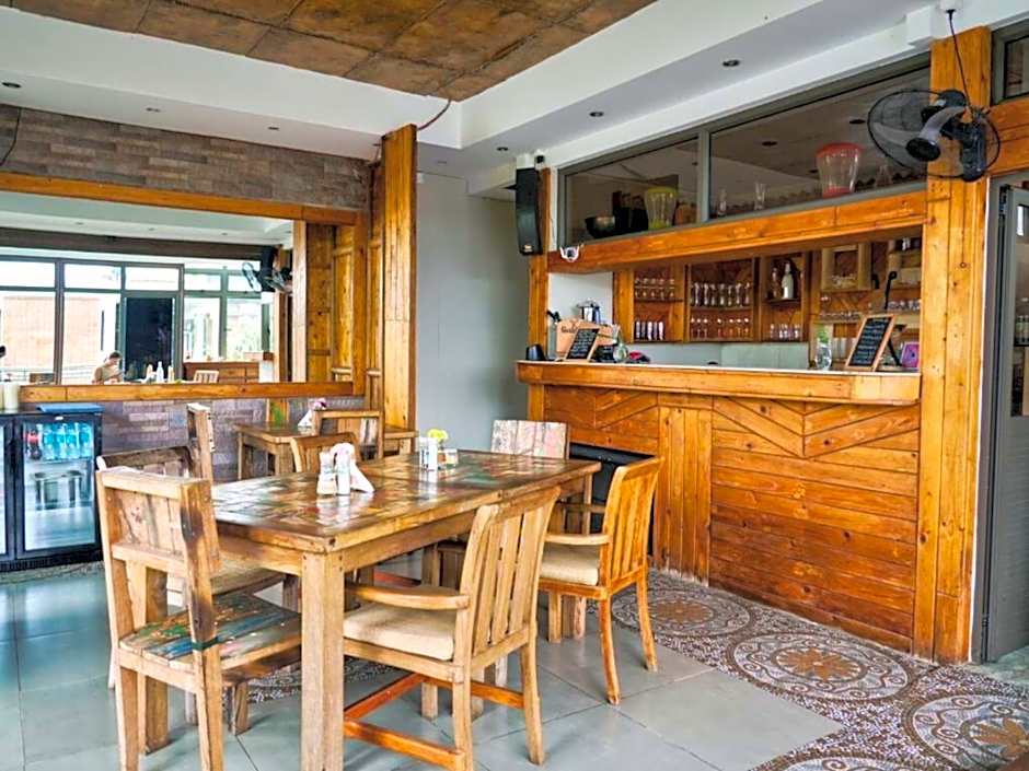 Villa Alizée - Boutique Hôtel Expérience - Idéal Couples & Pros - Piscine - Restaurant - Rooftop bar - Parking privé - 10min Port-Louis - Ambiance Tropical chic & authentique