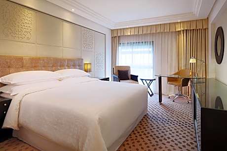 Premium King Room - High Floor/Club Lounge Access