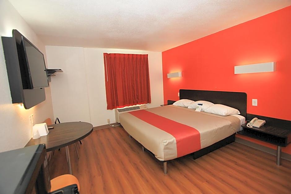 Motel 6-San Antonio, TX - Downtown - Alamo Dome