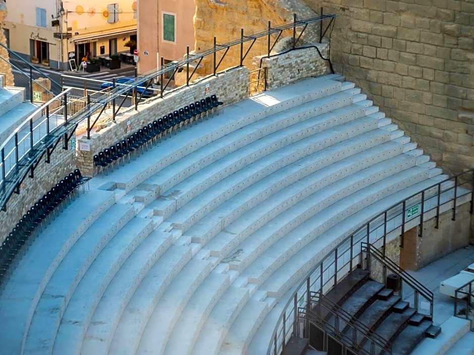 KYRIAD ORANGE Centre Ville - HOTEL RESTAURANT BAR - Galerie d'Art des Princes - Provence Alpes Côte d'Azur - France - Proche A7-A9 - exit21- Châteauneuf-du-Pape Avignon Bollene Nimes Valence - 24h-24h