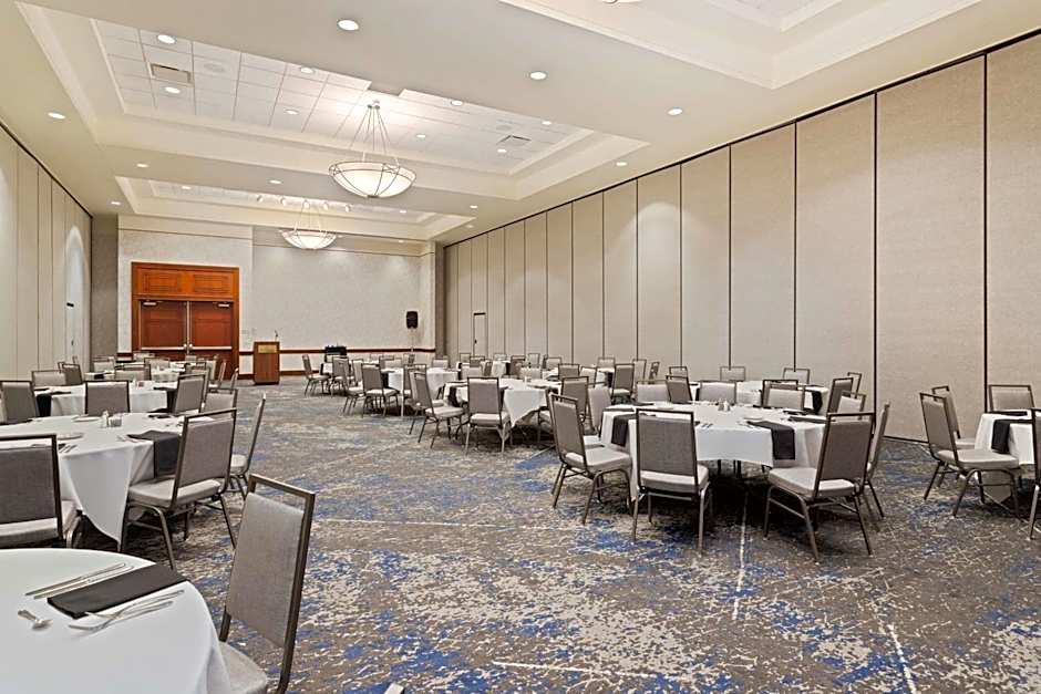 Embassy Suites By Hilton Hotel Tampa-USF/Near Busch Gardens