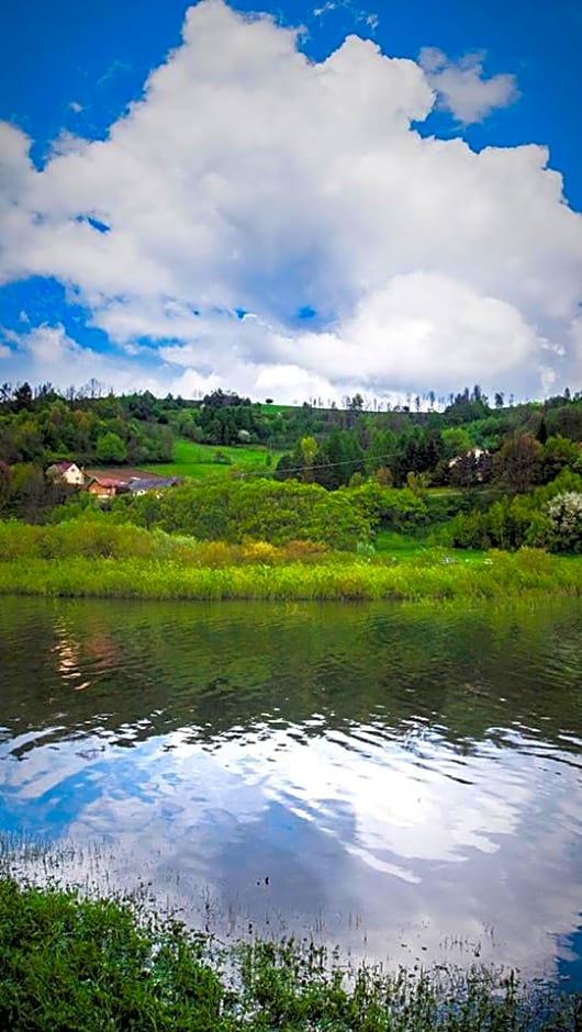 Domki nad rozlewiskiem