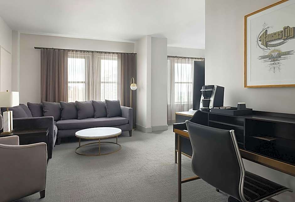 Hotel Phillips Kansas City Curio Collection by Hilton