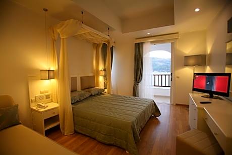Superior Double Room with Hydromassage Shower - Sea Front 4th floor