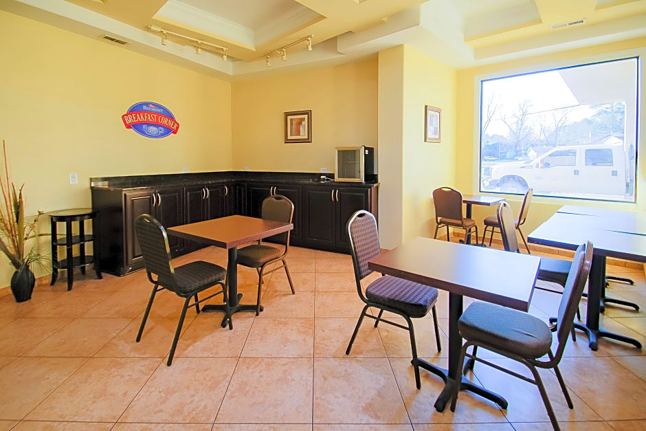 Cypress Inn&Suites Washington-Chocowinity,NC byOYO