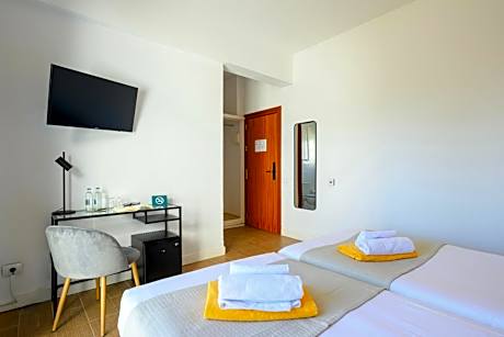 Budget Double Room with bathtub and balcony