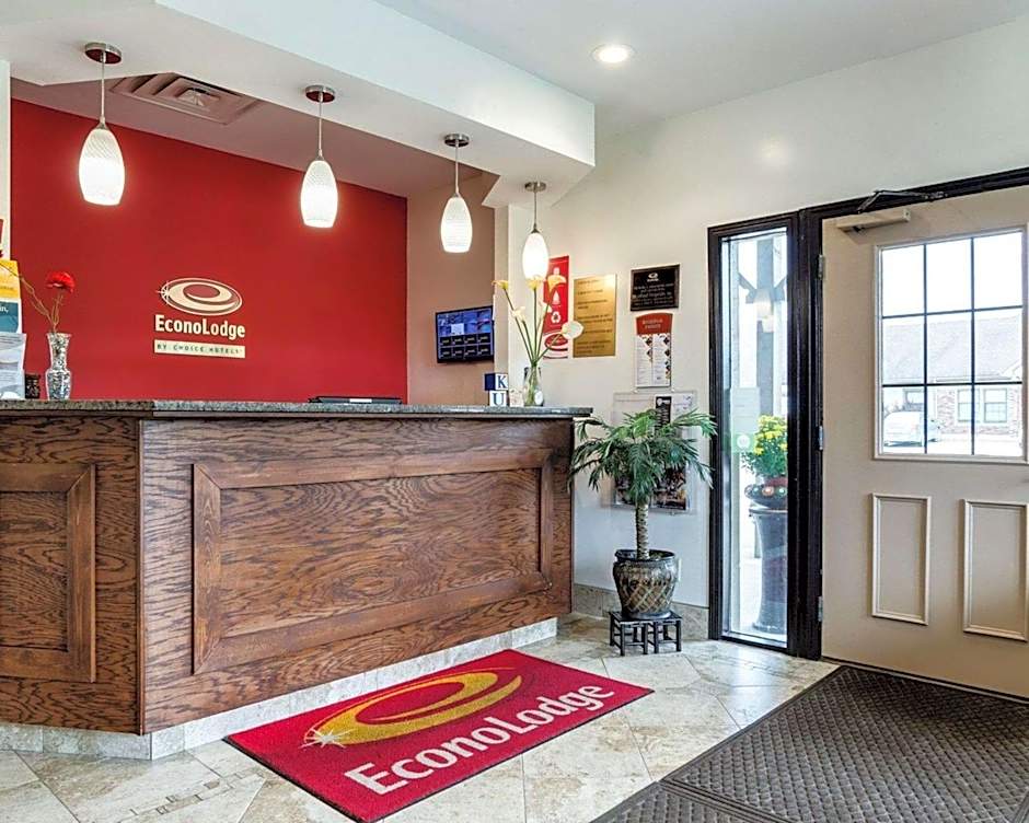 Econo Lodge Lawrence near University