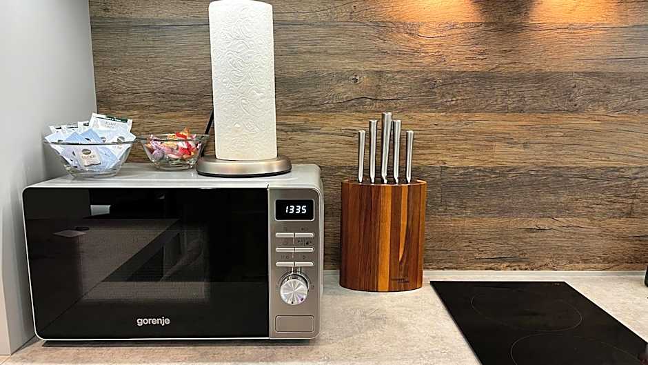 La Luna Petite Suite Deluxe Apartment with Pool & Jacuzzi, Bikes and Covered Parking