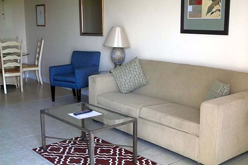Days Inn & Suites by Wyndham Lake Okeechobee