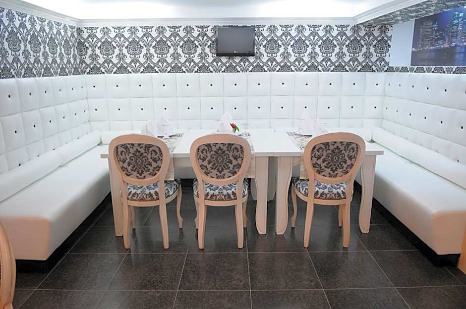 Manhattan Hotel & Restaurant