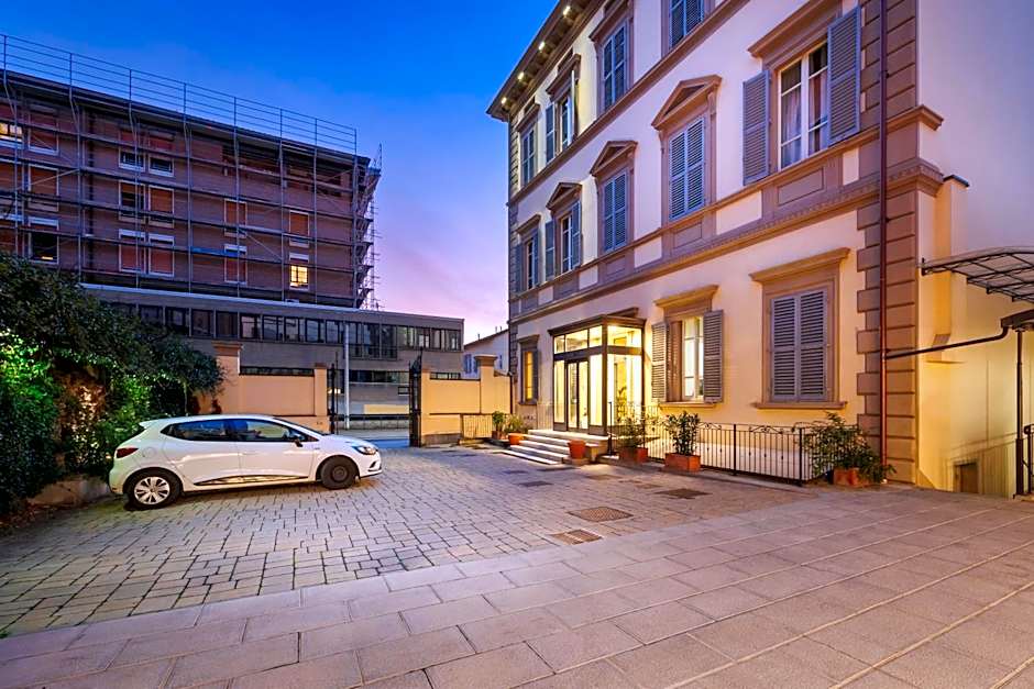 Hotel Embassy