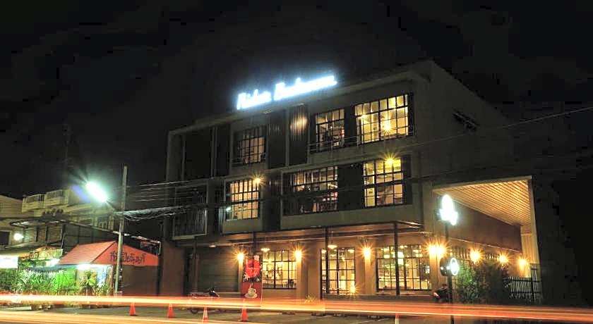 Rider Bedroom Hostel & Cafe