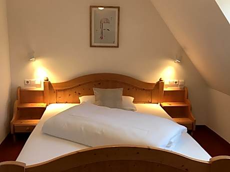Doppelzimmer-Economy-Eigenes Badezimmer