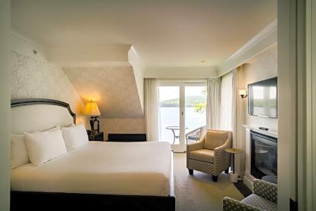 Deluxe Room with Lake View