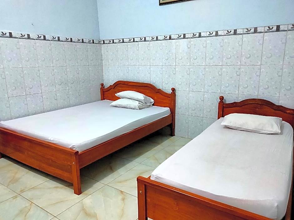 Hotel Keluarga Mekar Jaya Syariah Near UNS Solo