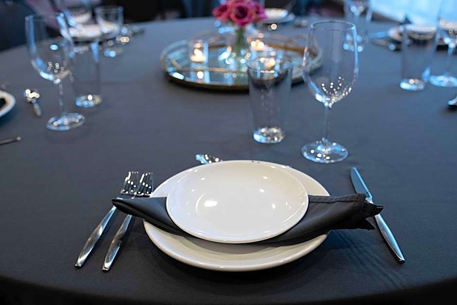 The Axis Moline Hotel, Tapestry Collection by Hilton