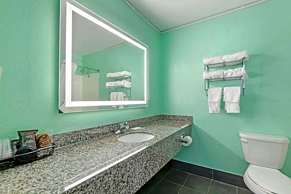 Clarion Inn Des Moines Airport