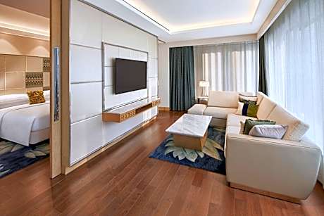 Club lounge access, 1 Bedroom 2 room Suite, 1 King, City view