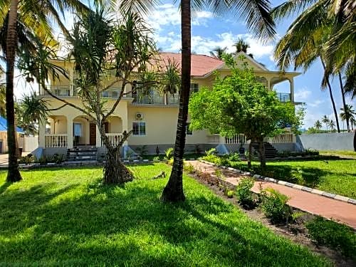 Pwani Beach Hotel & Apartments