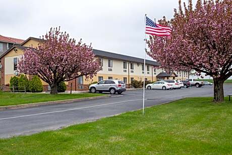 Eastbrook Inn