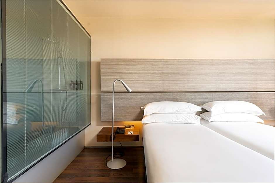 B Hotel