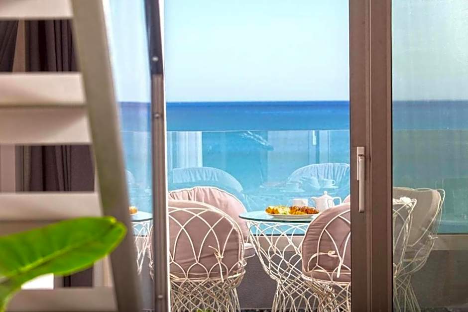 Pearl SeaBreeze Suites