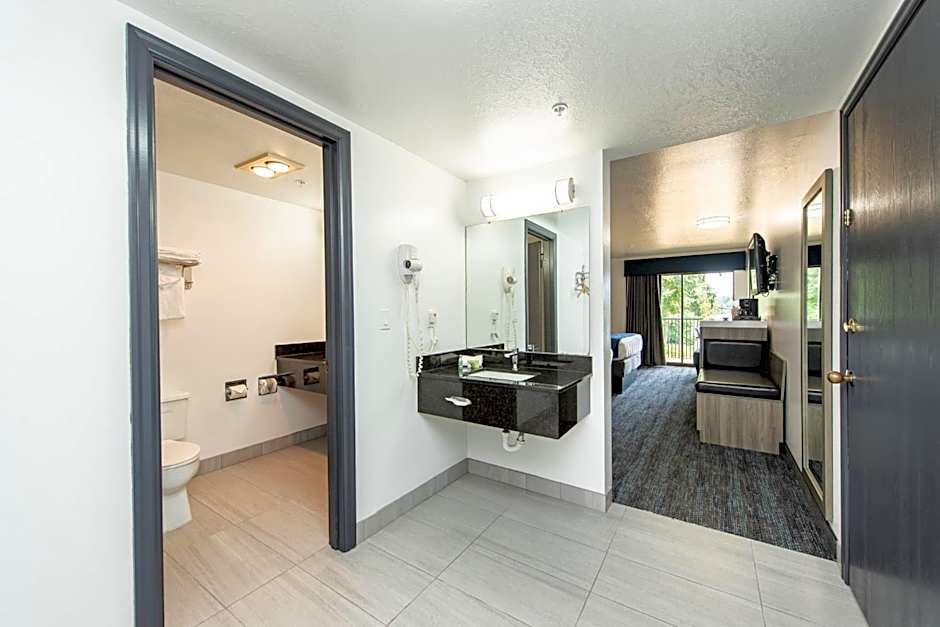 Oyster Bay Inn & Suites