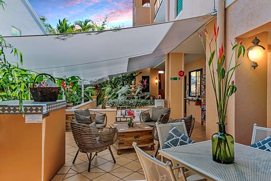 Martinique On Macrossan