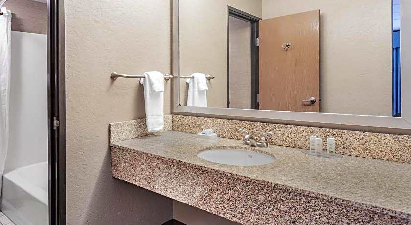 Baymont by Wyndham Brooklyn Center
