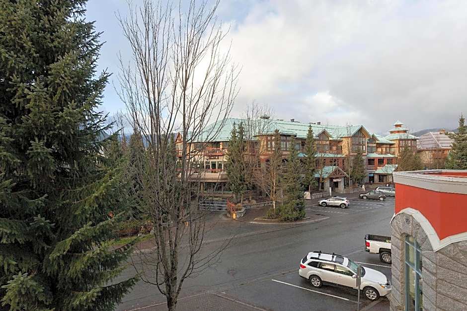 Alpenglow Lodge Two Bedroom Apartment by MVA