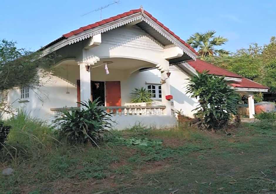 Keerawadee Two Bedroom House Near Golf Course and Country Club