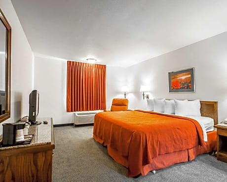 1 King Bed, Nonsmoking