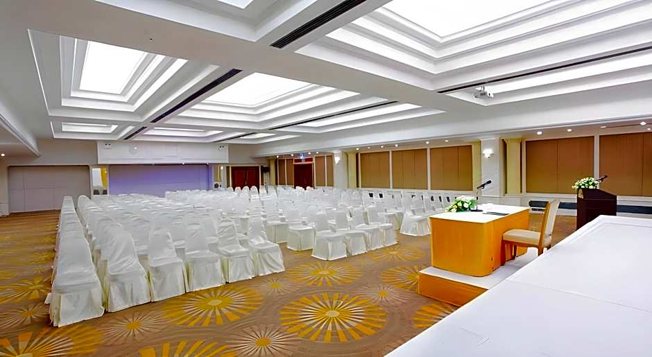 Cross Vibe Bangkok Srinakarin