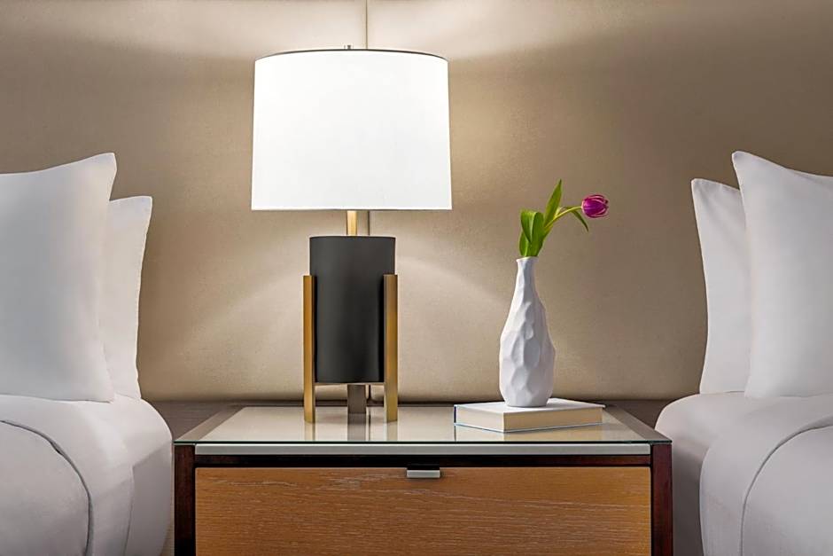 Crowne Plaza Edison By IHG