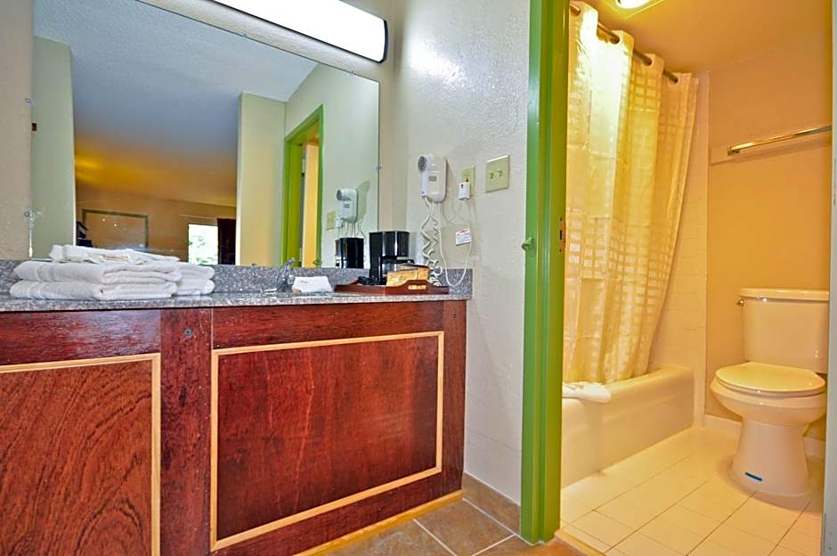 Country Hearth Inn & Suites Marietta