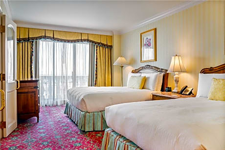 Executive Double Queen Suite