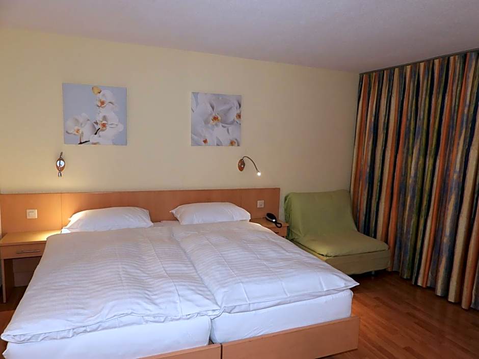 Hotel Sherlock Holmes "nur 200 m zur Gondelbahn Hasliberg"