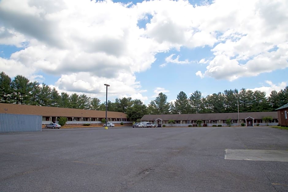 Super 8 by Wyndham Christiansburg
