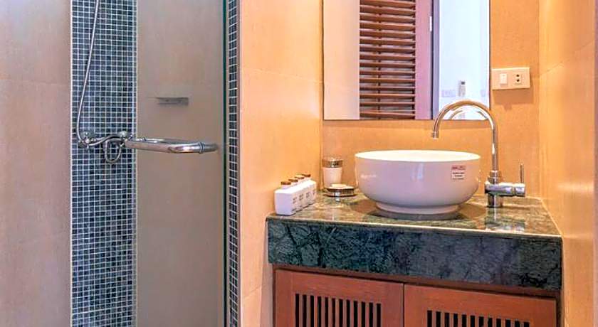 Villa Melitta, Pool, Beach, 360-SeaViews, 6-bed Thai Luxury on Best Location in Samui