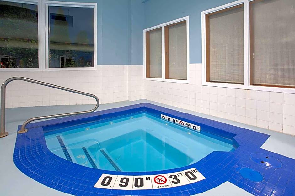 Super 8 by Wyndham Midland