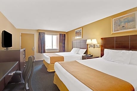 2 Queen Beds Smoking Free Breakfast