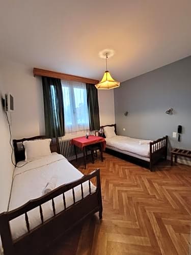 Hotel Restaurant Carrier