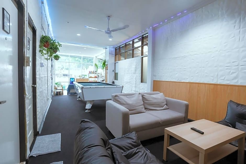 420 Hostel - Ekkamai Buds & Beds