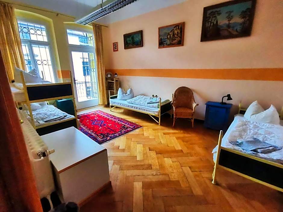 Hummel Hostel - Historische Stadtvilla mit Garten