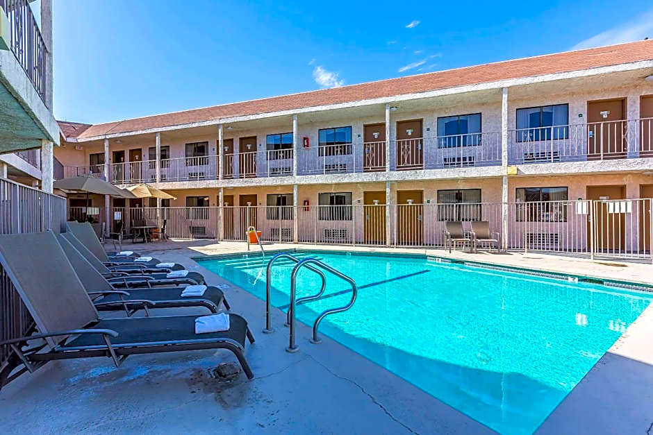 Rodeway Inn Magic Mountain Area