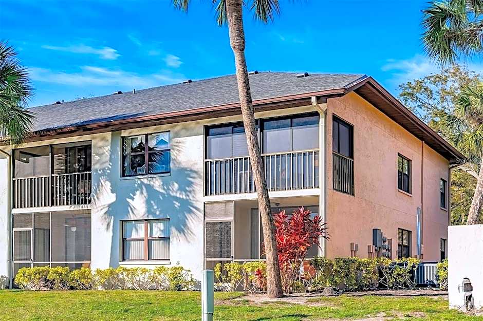 Spacious Shorewalk 2B-2B Condo near Anna Maria Island, Beaches & IMG Academy